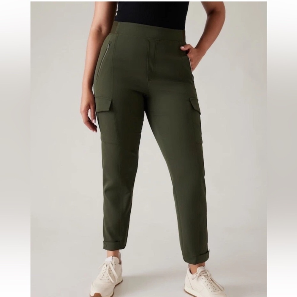 Athleta Endless High Rise Cargo Pant in Aspen Olive Green size 0